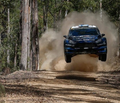 Austrālijas WRC rallijā pēc pirmās dienas ārkārtīgi sīvas cīņas (VIDEO)