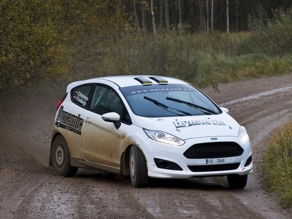 Belokoņs aizvada testus ar Latvijā pirmo uzbūvēto turbo 'Fiesta R2' (FOTO)