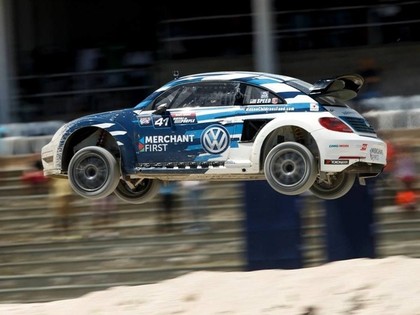 ASV zvaigzne Skots Spīds ar  'VW Beetle' kļūst par Global Rallycross čempionu