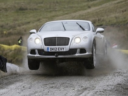 Arī ar ekskluzīvu Bentley var braukt rallijā (VIDEO)