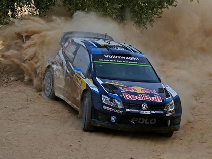 Spānijas WRC rallijā līderis Ožjē, ātrs arī Tanaks