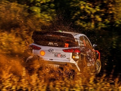 Padons Argentīnā sīvā cīņā izcīna pirmo WRC uzvaru karjerā