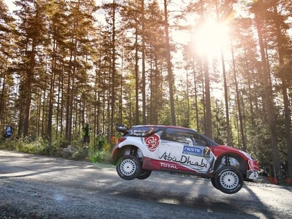 Kriss Mīke Somijas WRC vadībā pēc rallija otrās dienas; Al-Atija avarē (VIDEO)