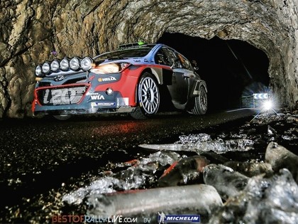Mīke kļūst par Montekarlo WRC rallija līderi (VIDEO)