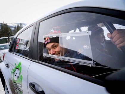 Norvēģijas rallijā WRC pilots Mikelsens dod iespēju ralliju veikt stūrmanim