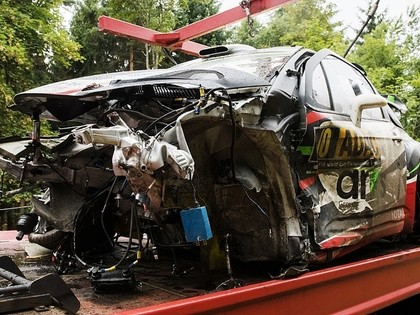 Franču pilots pēc šaušalīgās avārijas atgriežas pie WRC auto stūres (VIDEO)