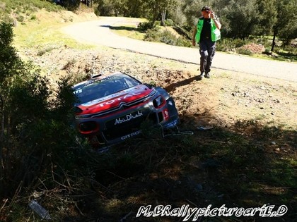 Korsikas WRC rallijā līderis Ožjē, Lēbs noskrien no ceļa (VIDEO)