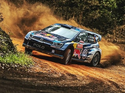 Austrālijas WRC rallijā sīvas cīņas, vadību pārņem Latvala