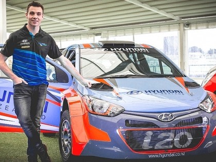 WRC pilots prezentē jaunu Hyundai i20 rallija modeli (FOTO)