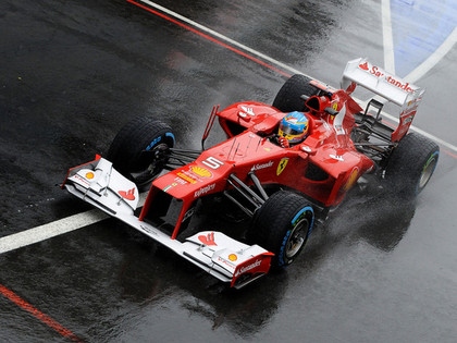 Dramatiskajā lietus kvalifikācijā Vācijā uzvar Fernando Alonso