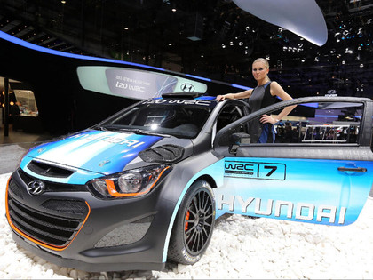 Hyundai prezentē uzlaboto i20 WRC automašīnu (FOTO)