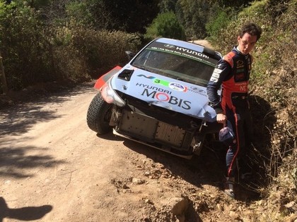 Latvala kļūst par Meksikas WRC rallija līderi, Noivilam avārija 