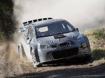 WRC leģenda Makinens testē jauno 'Toyota Yaris' WRC (VIDEO)