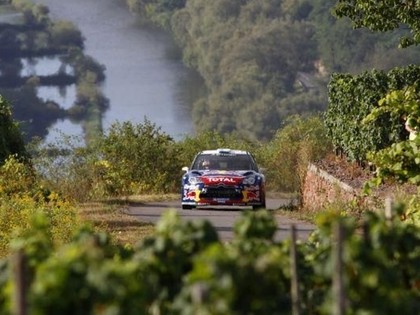 Vācijas WRC rallija treniņos cieš skatītāji un gandrīz sadeg mašīna (FOTO)