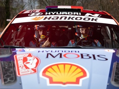 WRC piloti Kenijas rallijā protestē pret Formo sodu un pēc finiša intervijas nesniegs