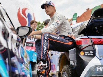 Sordo ekipāža Somijas WRC testos piedzīvo smagu avāriju un nonāk slimnīcā