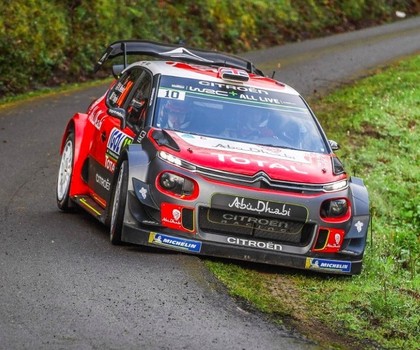 Korsikas WRC treniņos ātrākais Kriss Mīke, igaunis Torns noskrien no ceļa