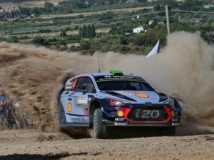 Par Sardīnijas WRC rallija līderi kļūst Padons, Mīke un Evans avarē (VIDEO)