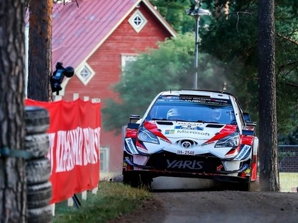 Par Somijas WRC līderi kļūst Tanaks
