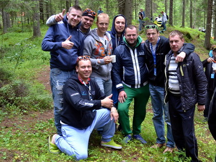 Kā latvieši Somijas WRC rallijā cienāja somus ar alu un speķi (FOTO)