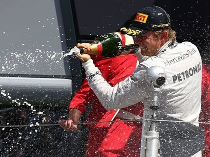 F1 riepu drāmā Lielbritānijā uzvaru svin Niko Rosbergs