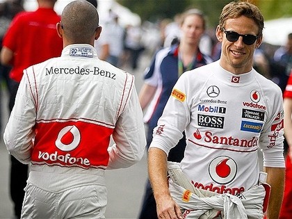 F1 treniņos dominē McLaren, Šūmahers pārsteidzoši trešais (papildināts)