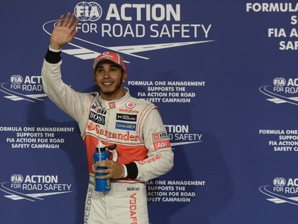 Abu Dabi F1 kvalifikācijā uzvar Hamiltons, Fetelam sarežģījumi (PAPILDINĀTS)