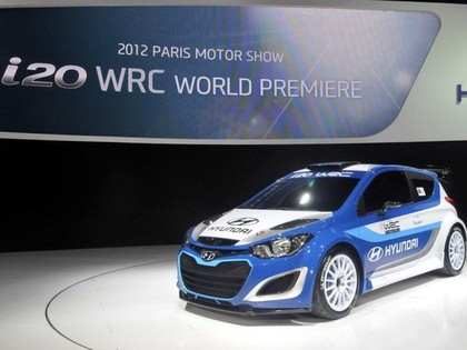 Hyundai i20 WRC automašīna veic pirmo braucienu (VIDEO)