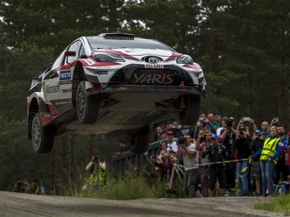 Lidojošie somi dominē Neste Rally Finland otrajā dienā, Tanaks pieļauj kļūdu (VIDEO)