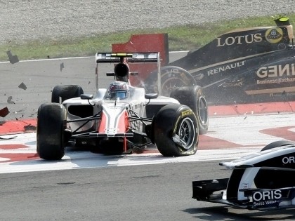 F1 boulings Itālijas GP startā (video)