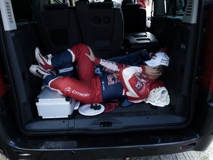 Francijā līderis Lēbs, franču sportistam smaga avārija (FOTO)