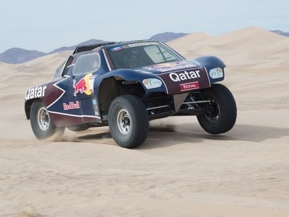 Kataras Red Bull komanda prezentē unikālu Dakaras rallijam gatavotu bagiju (VIDEO)