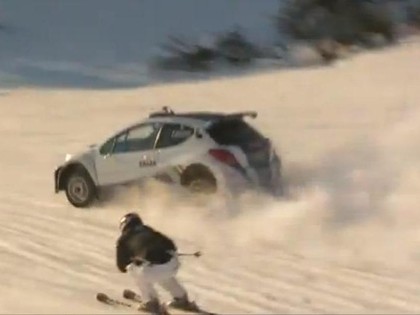 Ar rallija mašīnu no slēpošanas kalna (VIDEO)