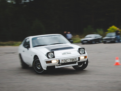 Latvijas otrajās kalnā braukšanas sacīkstēs uzvar Porsche 924