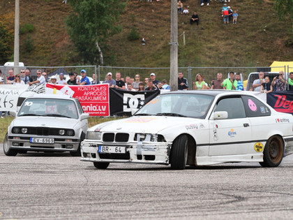 Latvijas drifta kausa uzvarētāji gatavi cīņai ar PRO klases automobiļiem
