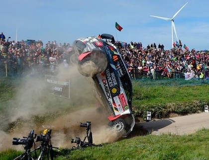 Portugāles WRC uzvar Ožjē, vairāki līderi piedzīvo avārijas (VIDEO)