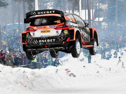 Ostbergs ar jauno 'Ford Fiesta WRC' 'Colin's Crest' tramplīnā aizlec 44 metrus (VIDEO)